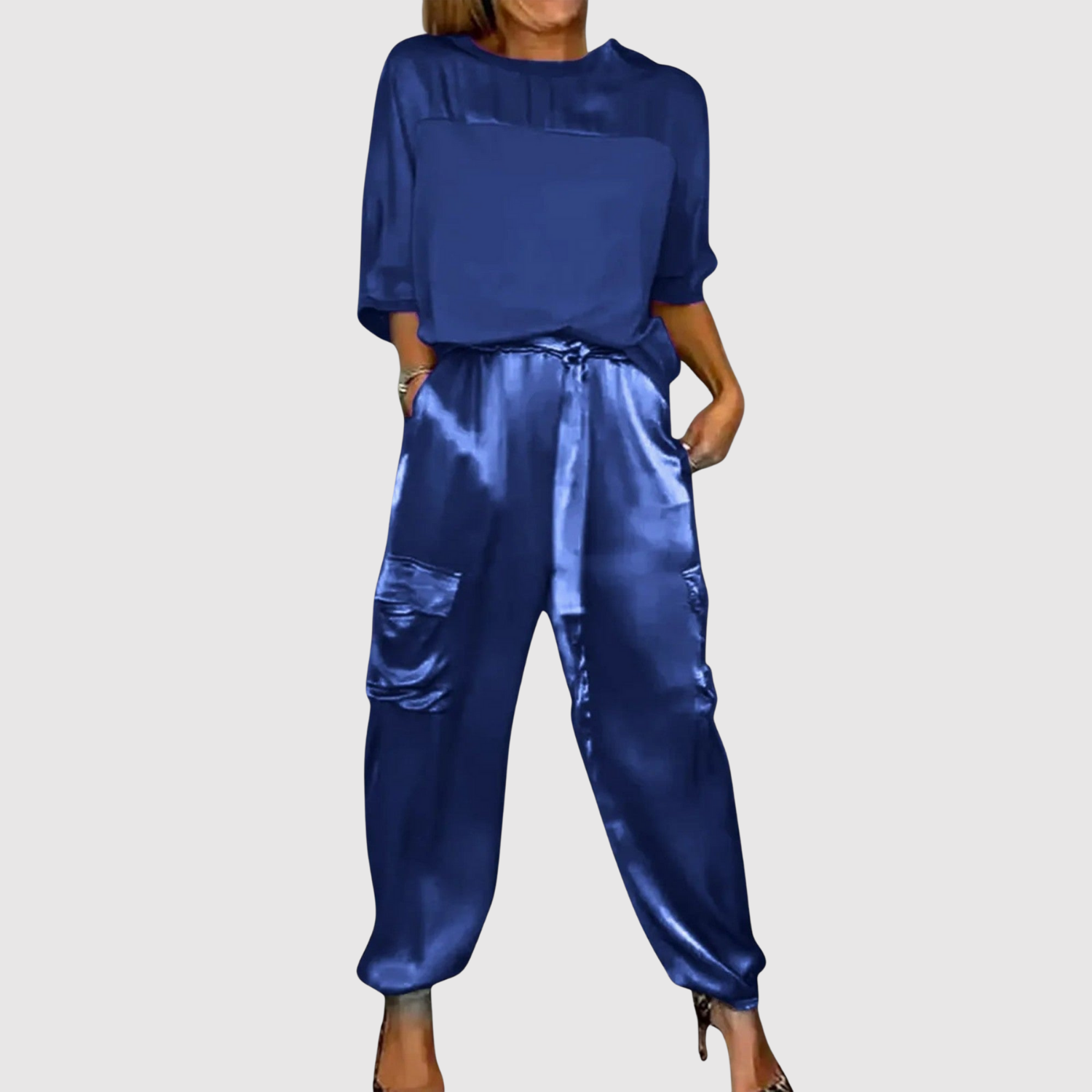 Natálie – Satynowy komplet z eleganckim blaskiem