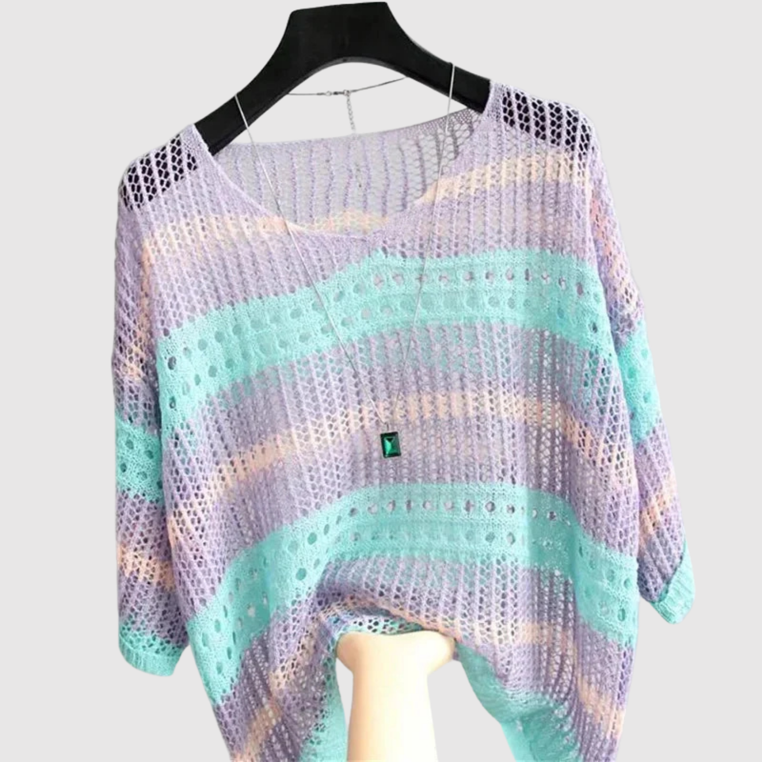 Nora – Lekki sweter w pastelowe paski