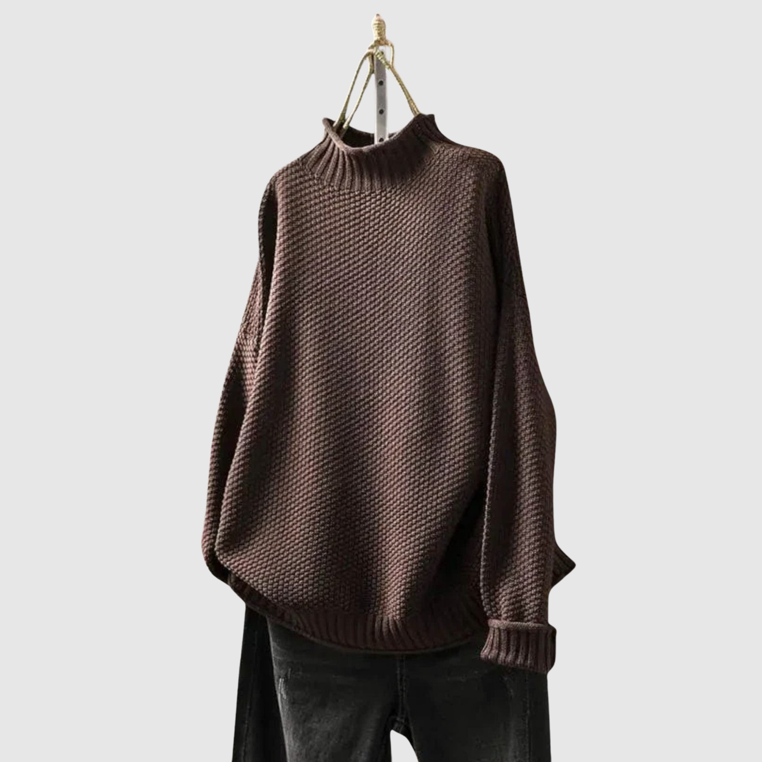 Nora – Strukturalny sweter o luźnym kroju z wysokim kołnierzem