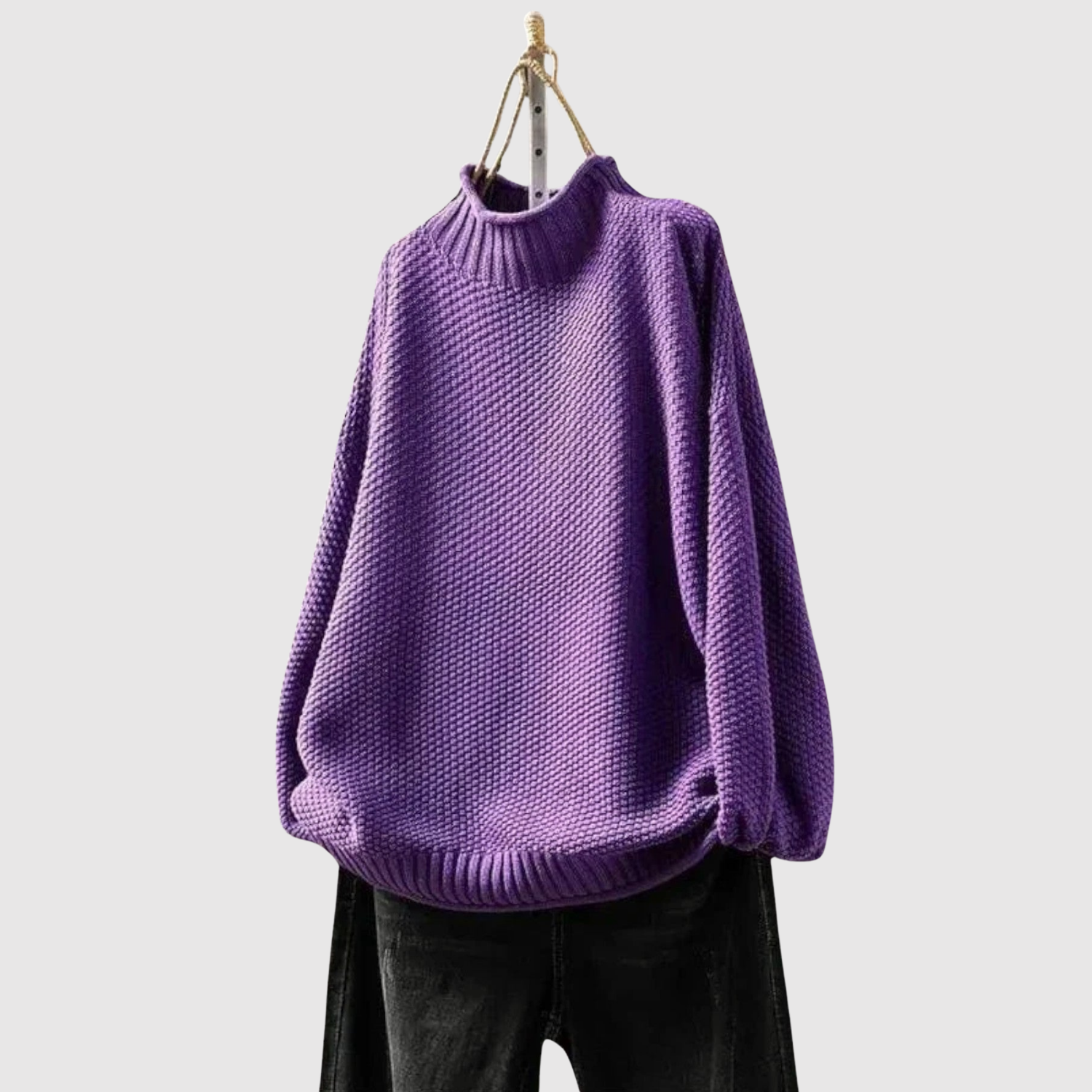 Nora – Strukturalny sweter o luźnym kroju z wysokim kołnierzem