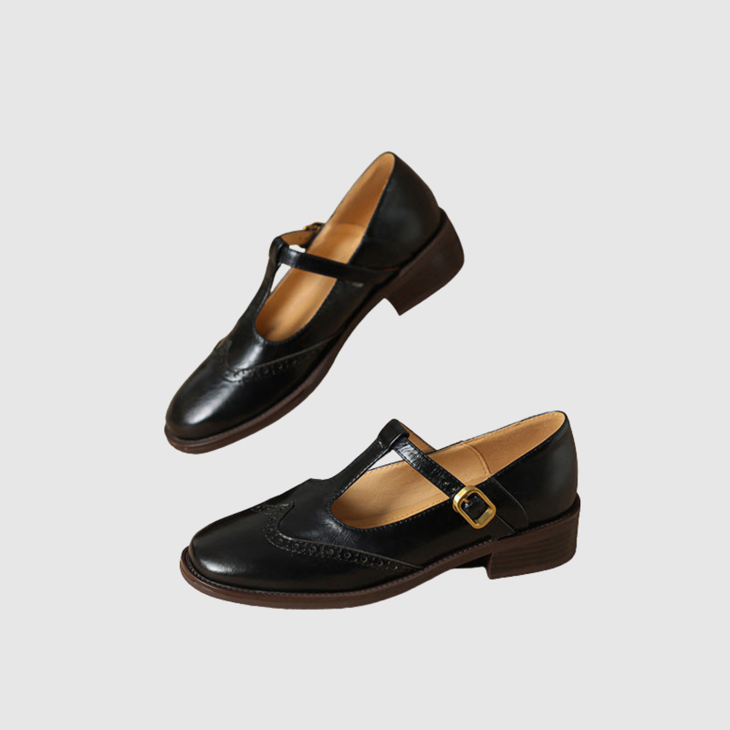 Greta – Buty z perforacją i klamrą